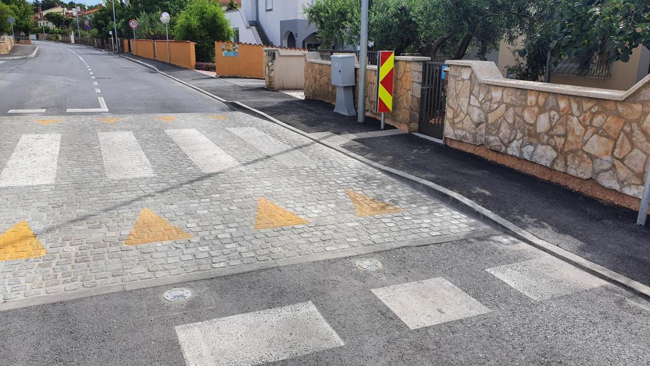 Apartmani Strigo メドゥリン エクステリア 写真